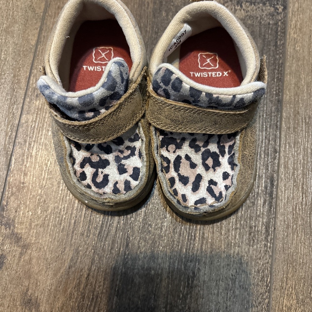 Twisted X Leopard Infant Baby Shoes Size 4M Moc Leather Upper